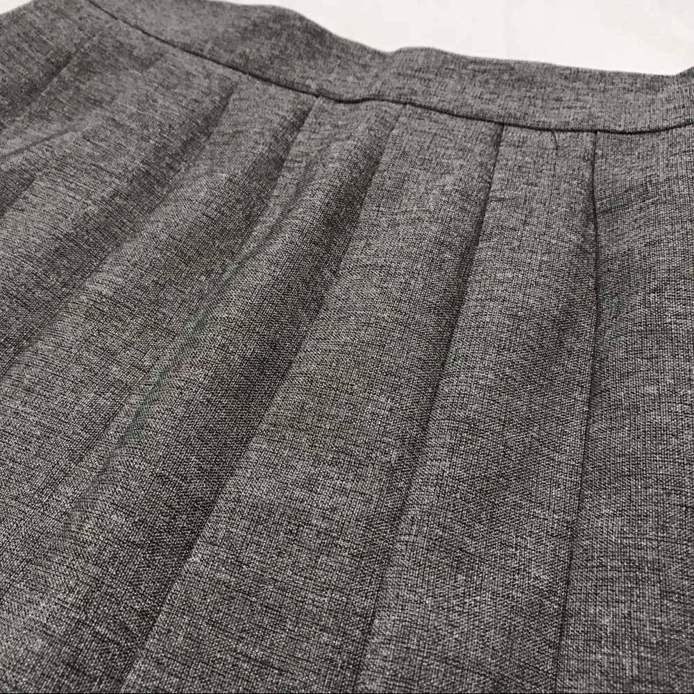 SOLD - Grey pleated skirt - Picture 5 of 6